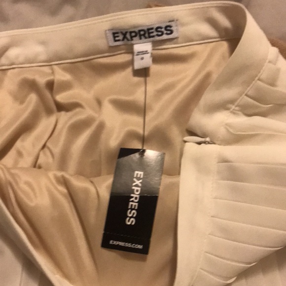 NWT Express Black and White Skirt. Size 0. 100% Polyester. - Picture 2 of 4